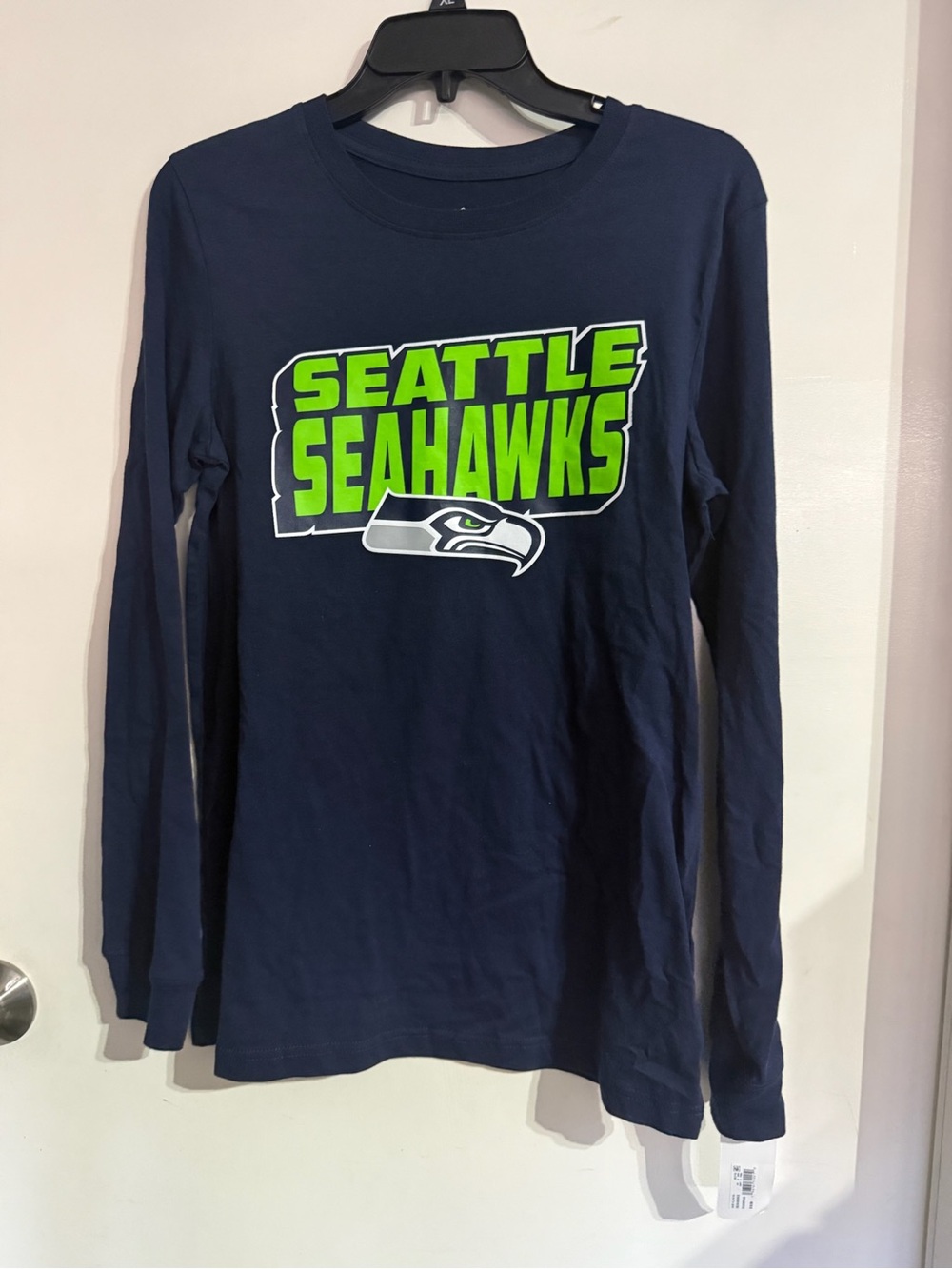 BNWT NFL Team Apparel Boys Long Sleeve T-Shirt Seahawks Size XL 16/18